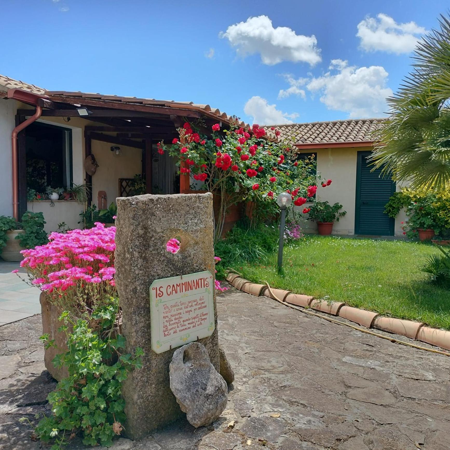 B&B Is Camminantis Nurallào Exterior foto